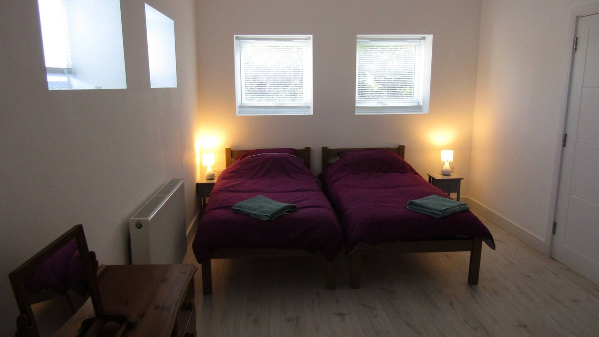Rottingdean Apartment | Spacious 2 bed flat with free Parking in Rottingdean