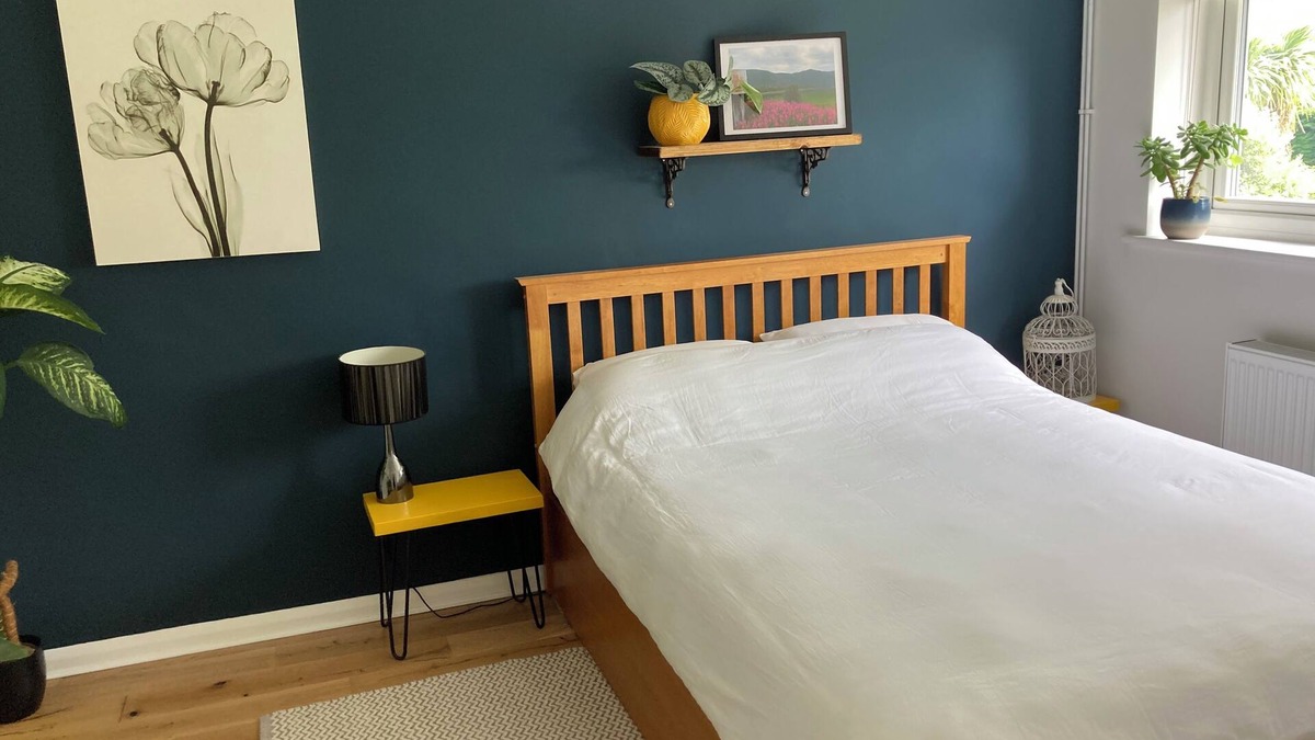 Whitton Apartment | Spacious 2 bed flat in Twickenham w/parking and large private garden