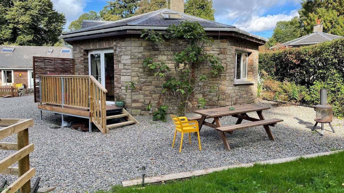 Knockaderry Cross Roads House | Spacious 2 bed stone cottage in the Wicklow Mountains