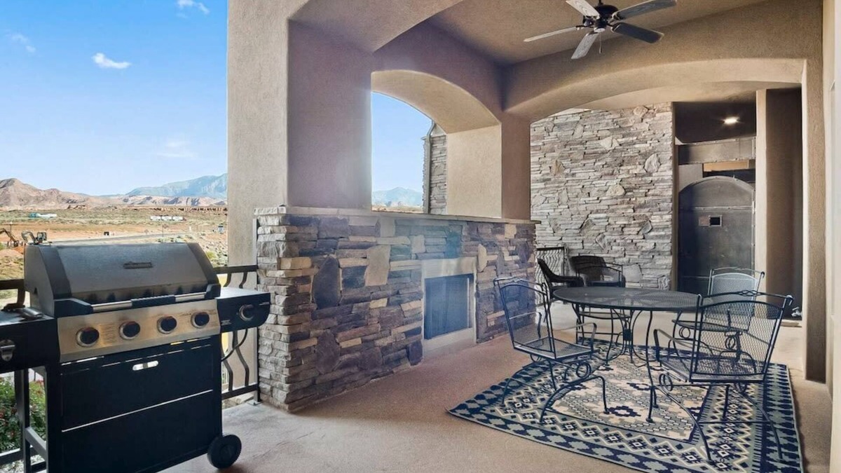 St. George Condo | Spacious 2-Bed Suite | Sunset Views, Private Patio & Fireplace