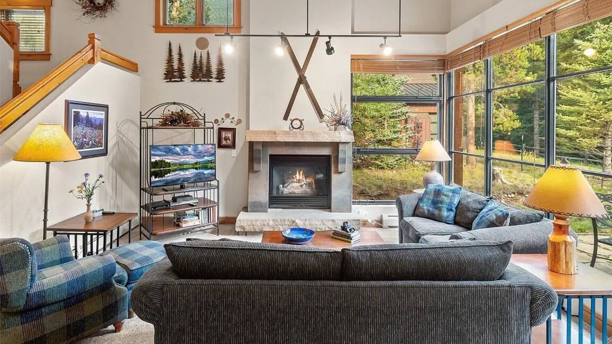 Keystone House | Spacious 2-bedroom 2.5 Bath Townhome Walking Distance to World Class Skiing!