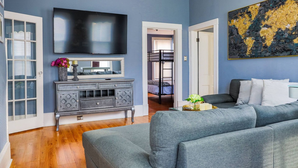 Victoria Boulevard Historic District House | Spacious 2 bedroom, 2 bathroom Victorian in Downtown Hampton with EV charging