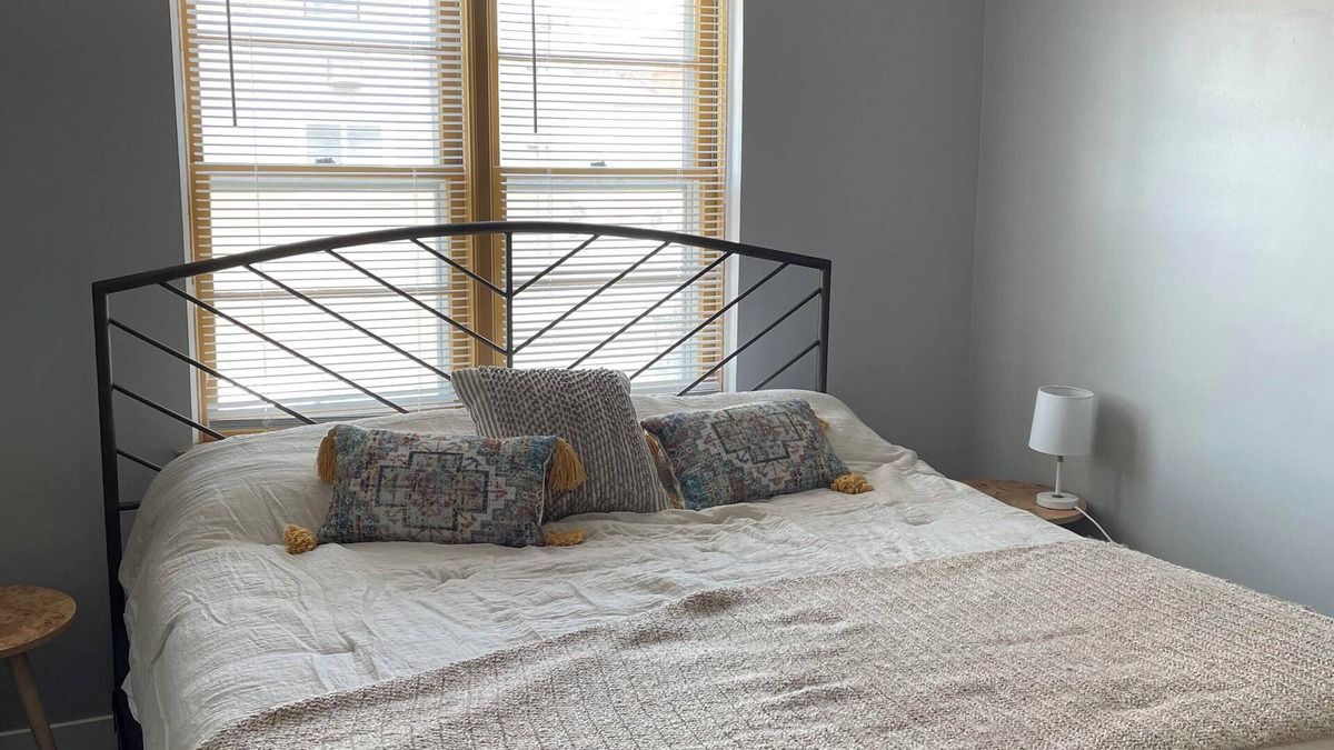 Dyersville Apartment | Spacious 2-bedroom apartment in amazing Dyersville with AC, WiFi