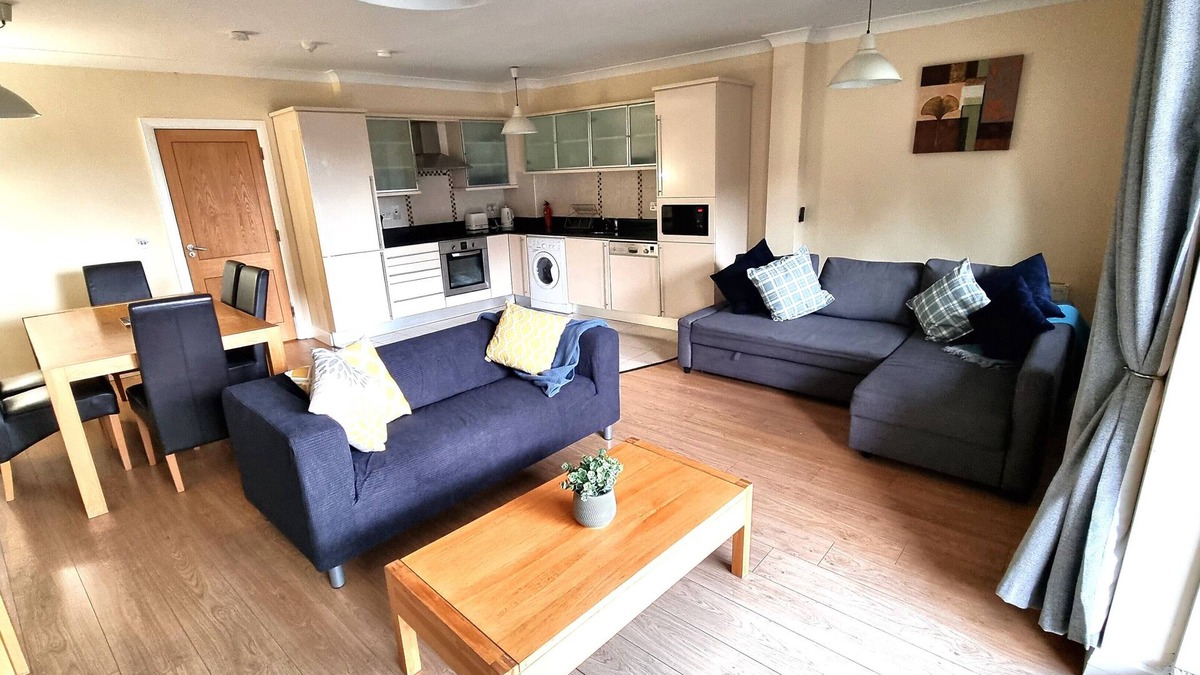 The Liberties Apartment | Spacious 2 Bedroom Apartment with Balcony. Early check-in