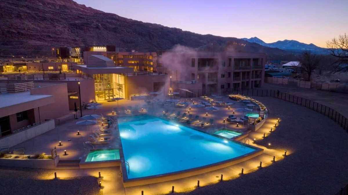 Moab Condo | Spacious 2-bedroom condo with AC, fitness room and pool in pleasant Moab