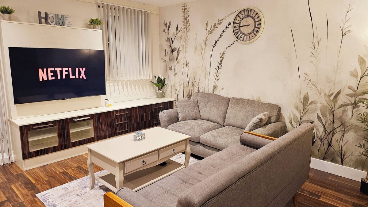 Edgware Apartment | Spacious 2-bedroom Flat, Edgware, London
