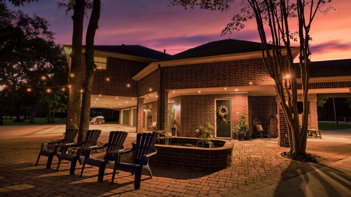 Magnolia House | Spacious 2 bedroom Magnolia retreat on 13 acres.