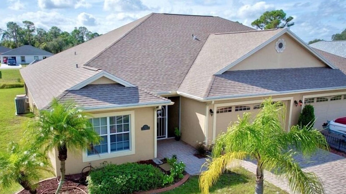 Sun 'N Lake Villa | Spacious 2-bedroom villa in Sebring, screened patio, grill, bonus room, sleeps