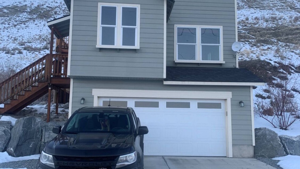 Pateros House | Spacious 2 bedroom w/river view - 5 min to Alta Lake Golf Resort and State Park