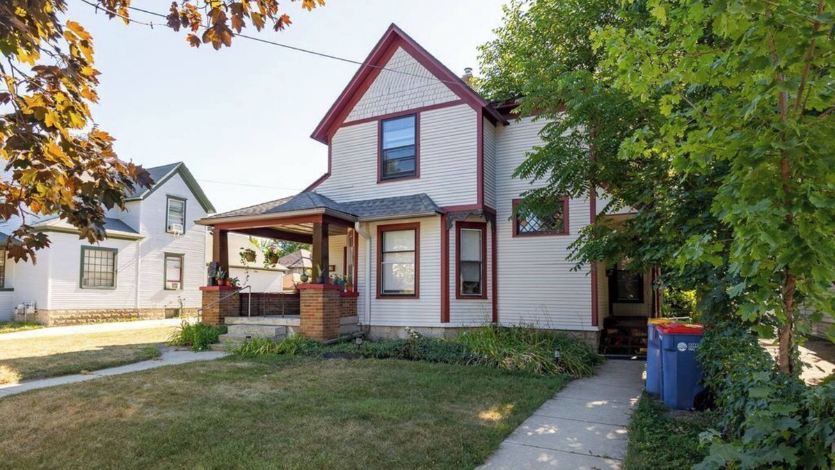 Easttown Apartment | Spacious-2-BR Duplex w/Modern Kitchen and Cozy Outdoor Spaces-Grand Rapids Gem