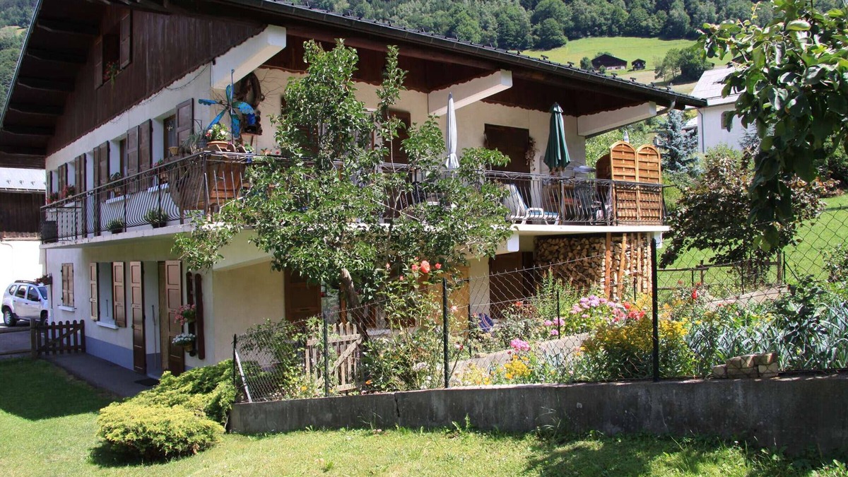 Areches Apartment | Spacious 2-BR Apartment for 4 in Heart of Arêches - Terrace, Parking & Ski Storage