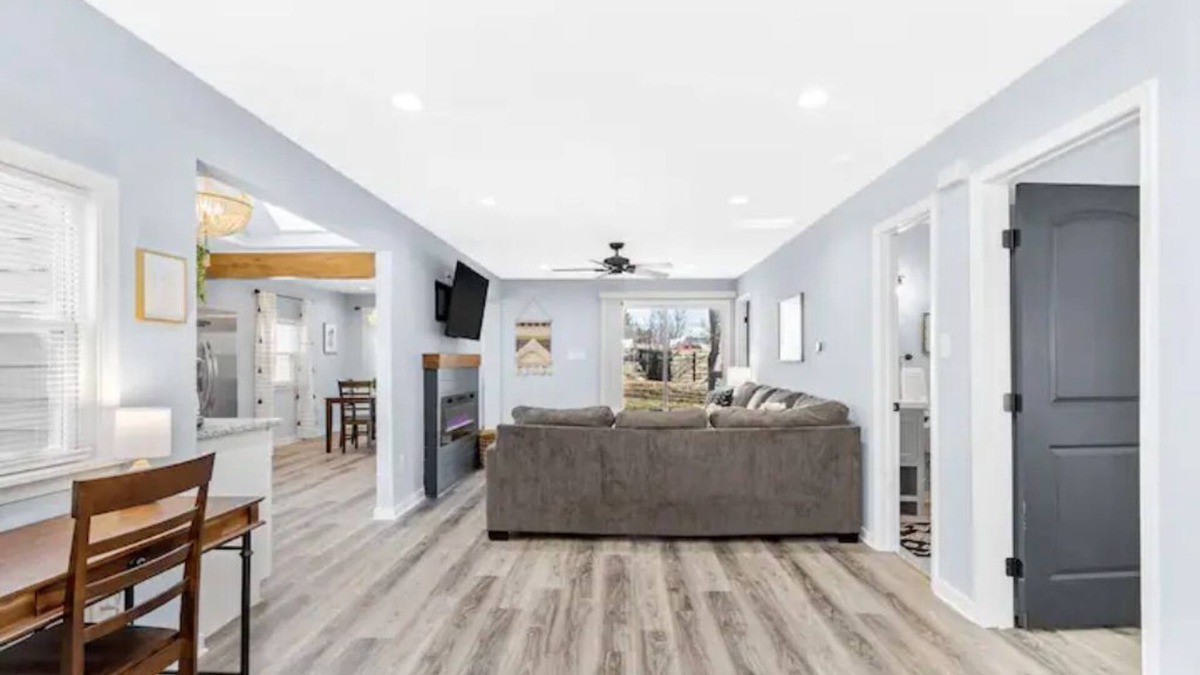 Montrose House | Spacious 2 BR with Fireplace and Private Backyard