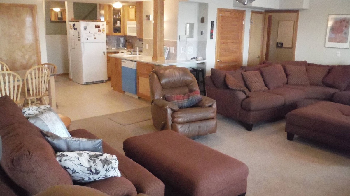 Northgate House | Spacious 2000 sq ft Happy Hideaway for your Cadet & Family 1 Mile from USAFA!