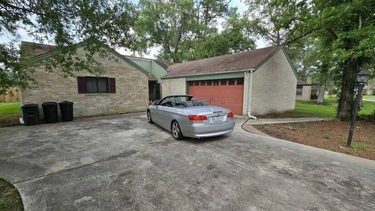 Crosby House | Spacious 2300SF, Recently Rehabbed, Large Living