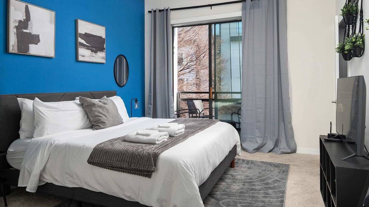 Second Ward Apartment | Spacious 2BD with Private Balcony and Free Parking 1