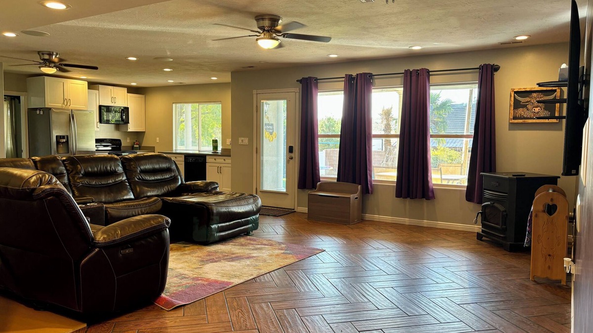 Toquerville Apartment | Spacious 2bedroom apartment in Charming Toquerville with AC, WiFi, Full kitchen