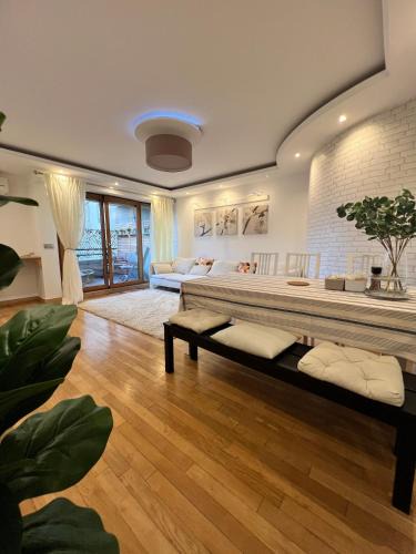 Charenton-le-Pont Apartment | Spacious 2BR Balcony and AC