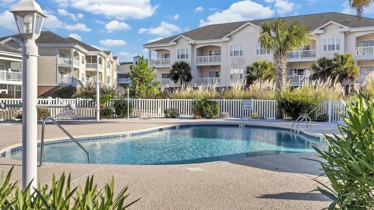 Central Myrtle Beach Apartment | Spacious 2BR Condo | First Floor Retreat