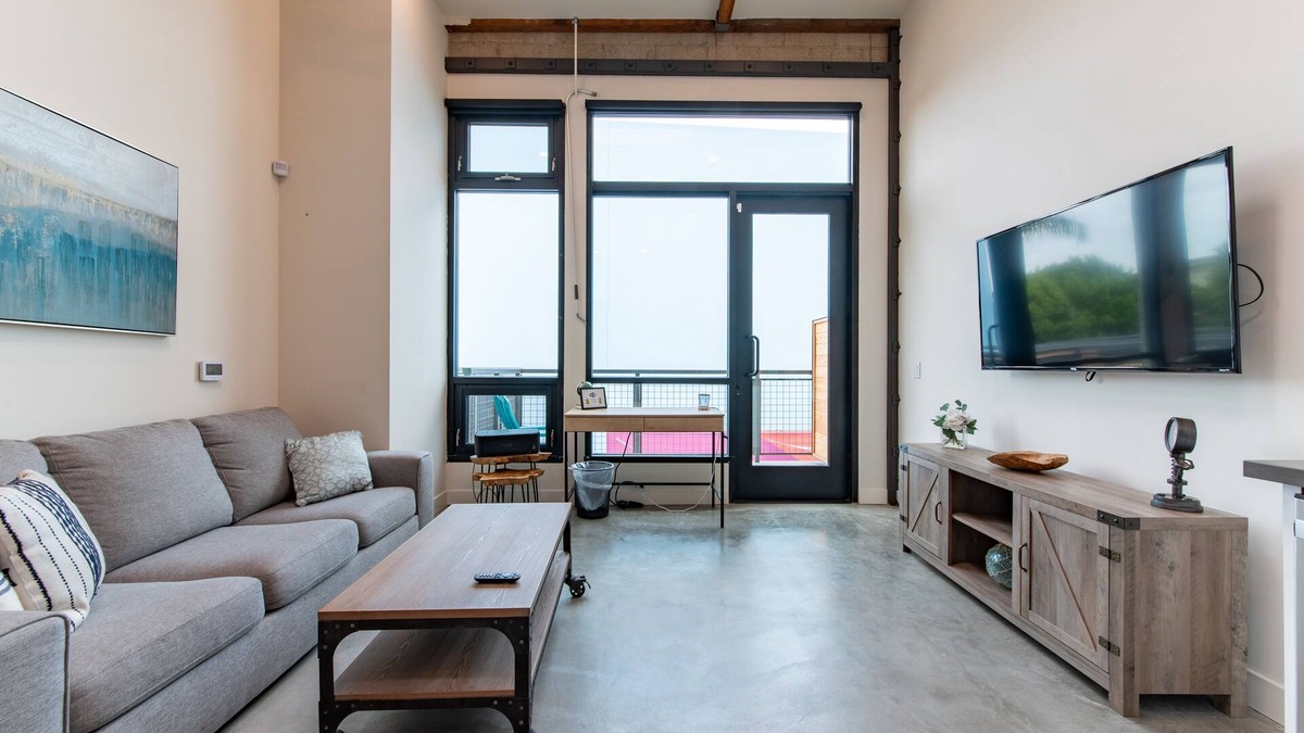 Artists Village Apartment | Spacious 2BR ,Family& Pet Friendly, Tesla charging Station on site, Near Disney