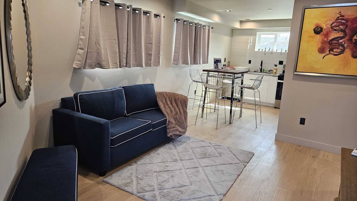 Boyle Heights Hotel | Spacious 2BR modern living in Central Eastside location