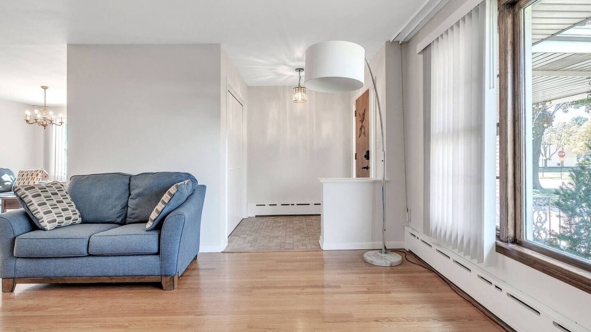 Niles House | Spacious 2BR | Quiet Long-Term Stays | Niles, IL