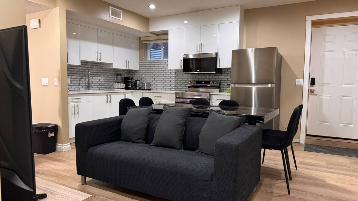 Symons Valley House | Spacious 2BR Suite w/King Beds & Walk-In Closets
