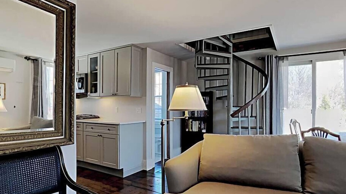 West Dover Apartment | Spacious 2BR w/large loft, Deck, great location