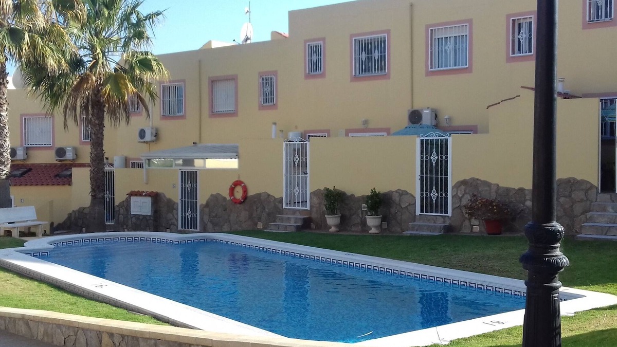 Lo Rufete Apartment | Spacious 2nd-floor apartment with 3 bedrooms, 2 bathrooms, and a solarium.
