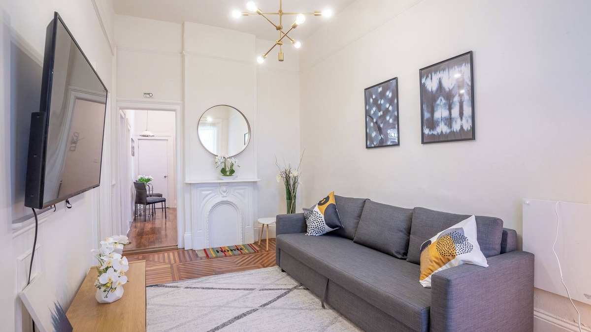 Lower Haight Apartment | Spacious 3 Bd 2 Ba w/Bonus Room, Laundry in Central Hayes Valley, Pet Friendly