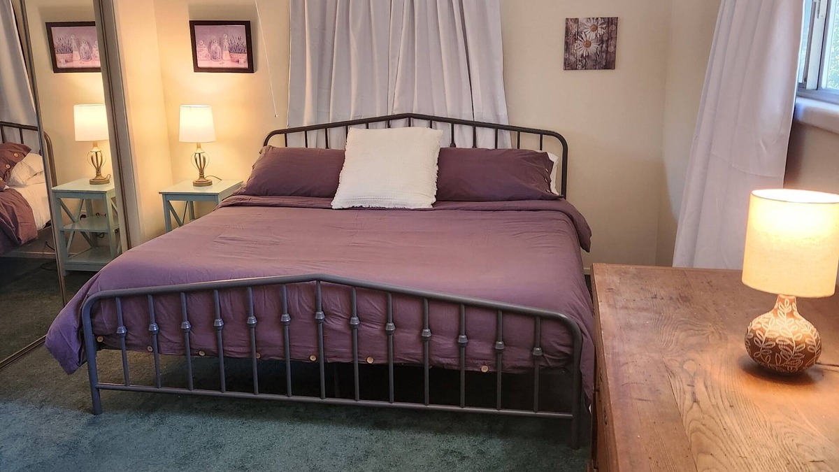 Quincy House | Spacious 3 bdrm home in quiet neighborhood in Quincy