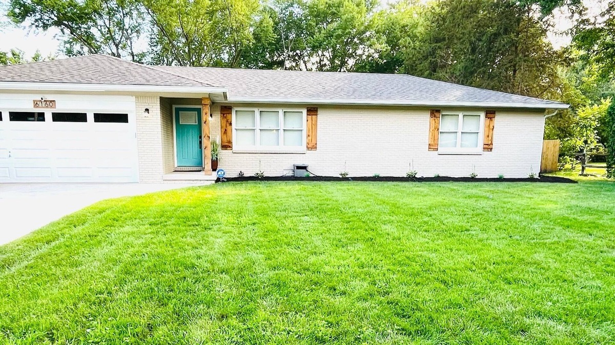 Indianapolis House | Spacious 3 bed 2.5 half bath cozy modern home in established neighborhood!