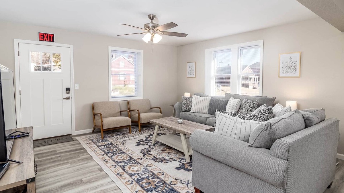 Hermann Apartment | Spacious 3 bed 3 bath unit in downtown Hermann