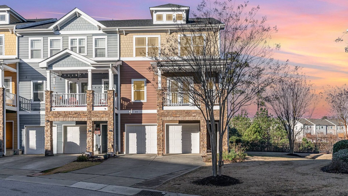 Apex House | Spacious 3 bed 4 bath with room for 8 in popular Apex, NC. Pet friendly!