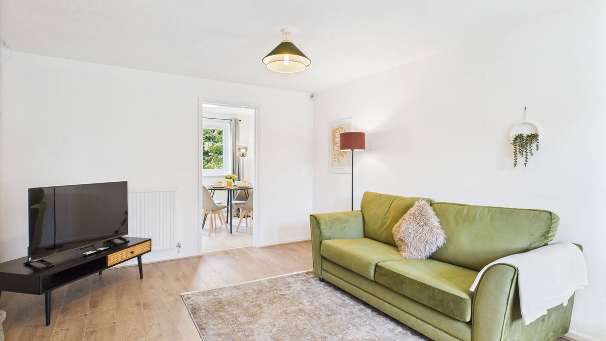 Wolverhampton Apartment | Spacious 3-Bed Home Near M6 & Wolverhampton City