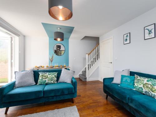 Ashford House | Spacious 3 Bed House For 5- City Central - Free Parking