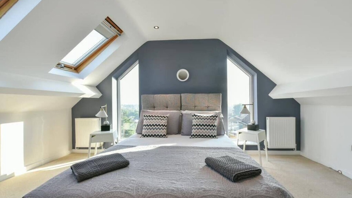 Pontefract Apartment | Spacious 3 Bedroom, 2 Bathroom Apartment