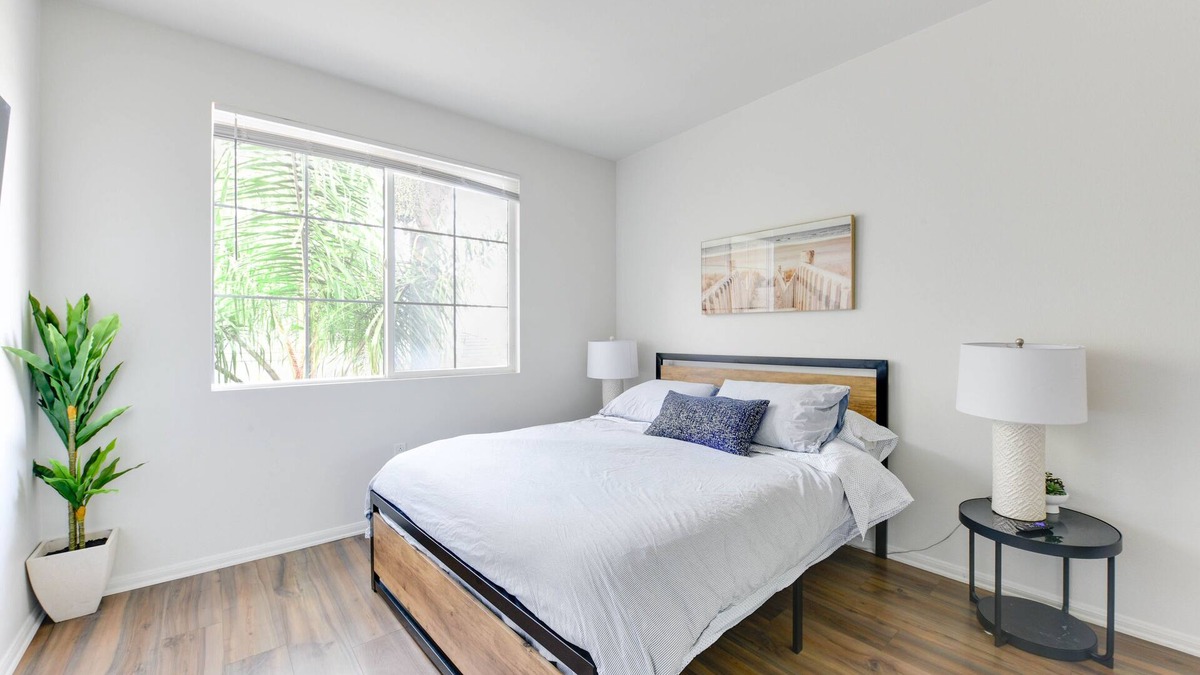 Del Rey Apartment | Spacious 3 Bedroom, Close to the Beach