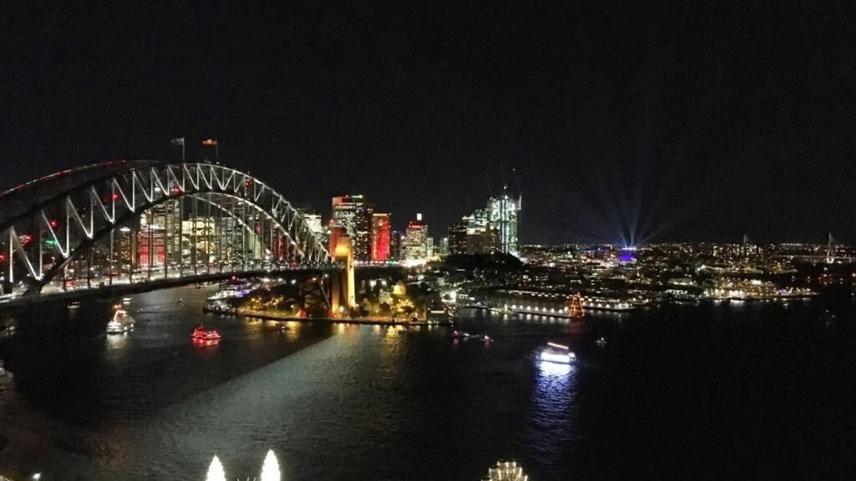 Kirribilli Apartment | Spacious 3-Bedroom Apartment with Water View, 900m Stroll to Harbour Bridge