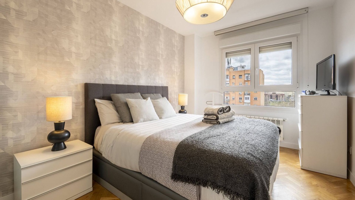 Las Acacias Apartment | Spacious 3-bedroom, 2-bathroom flat in Residential Complex with Swimming Pool, Paddle Tennis Madrid