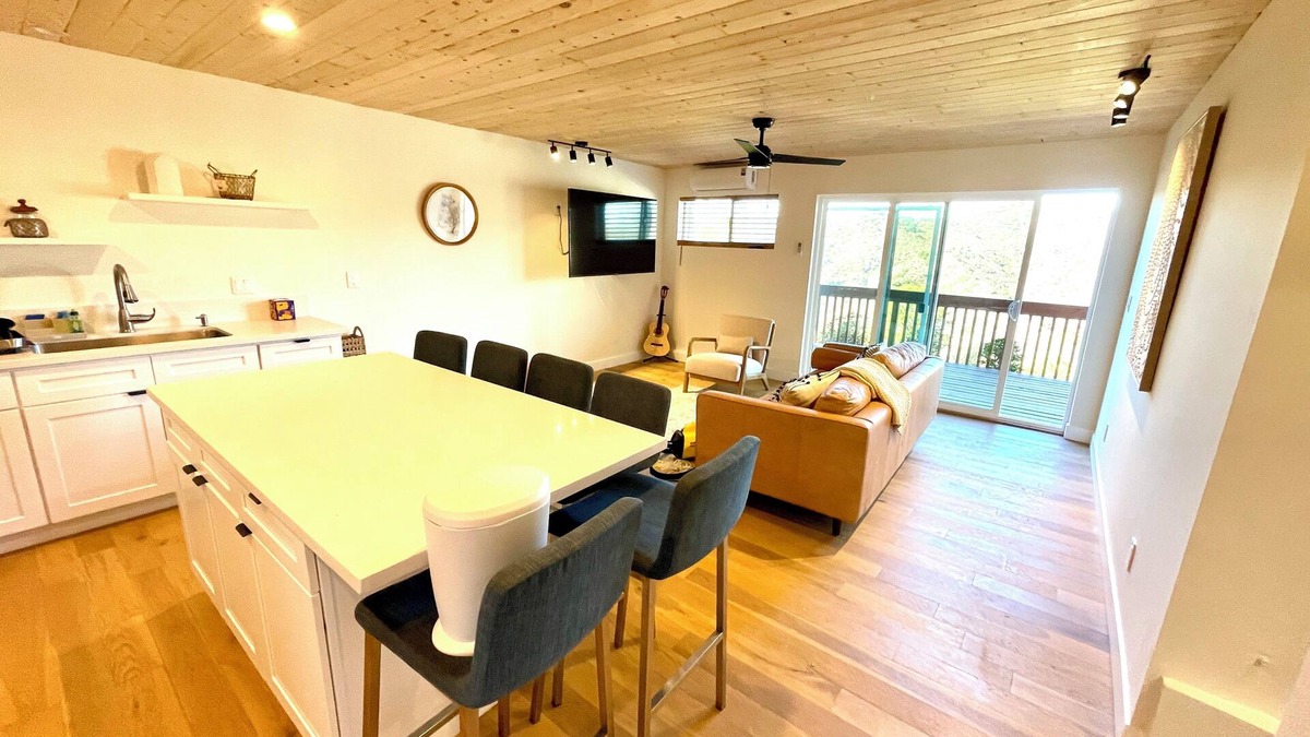 Sylvia Park Apartment | Spacious 3-bedroom/2 bath apartment in Topanga Hills with AC