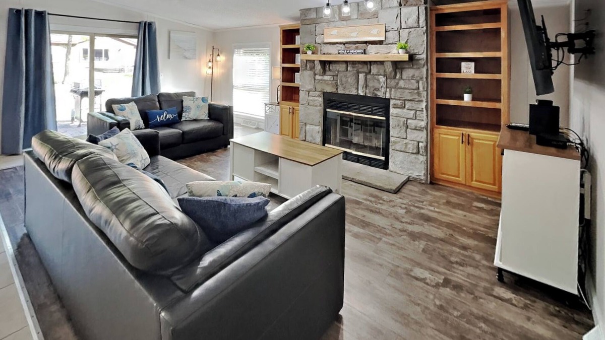 Put-in-Bay House | Spacious 3 Bedroom 2 Bath Home - Island Club Development - Sleeps 12 - IC109