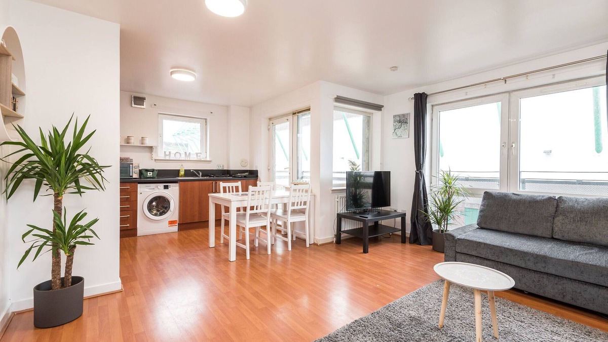 Seafield Apartment | Spacious 3 Bedroom Apartment - Free Parking - Edinburgh