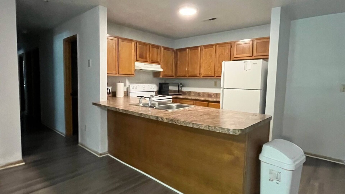 Kabrich Crescent Apartment | Spacious 3-bedroom apartment in Blacksburg, VA! Great location!
