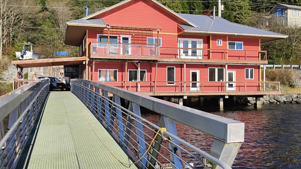 Ketchikan Apartment | Spacious 3-bedroom apartment on the water in Ketchikan: Tongass Narrows