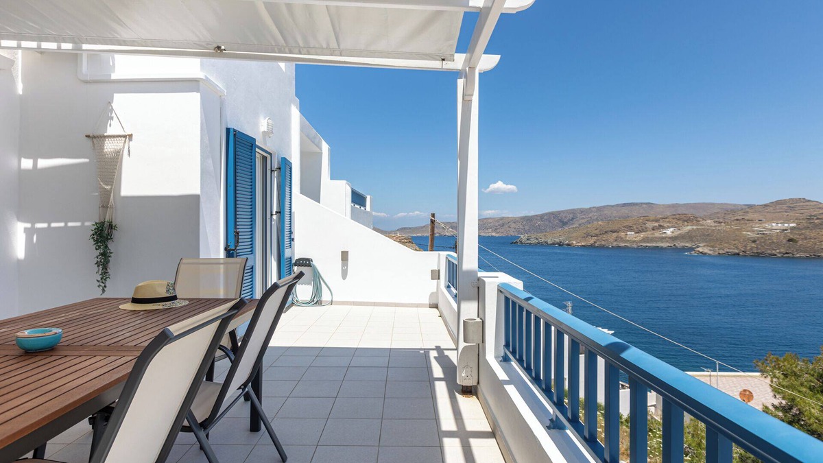 Merichas Apartment | Spacious 3-bedroom apartment with AC, WiFi in charming Kythnos Island