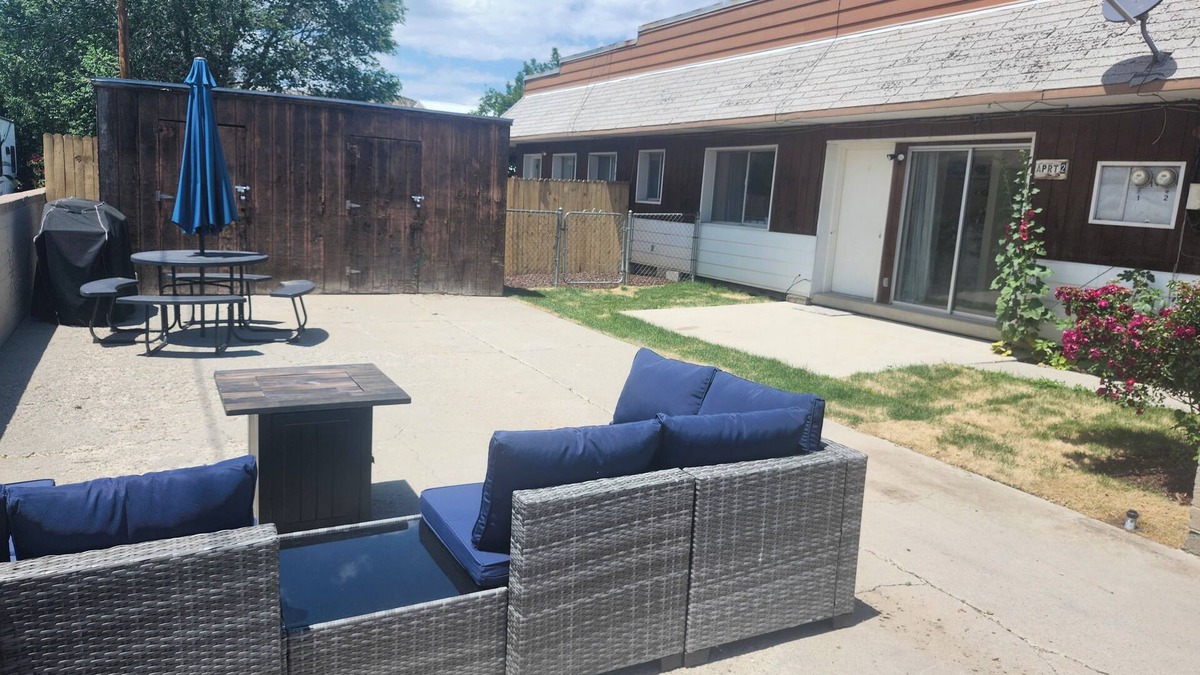 Price Apartment | Spacious 3-bedroom apartment in a quiet neighborhood with WiFi