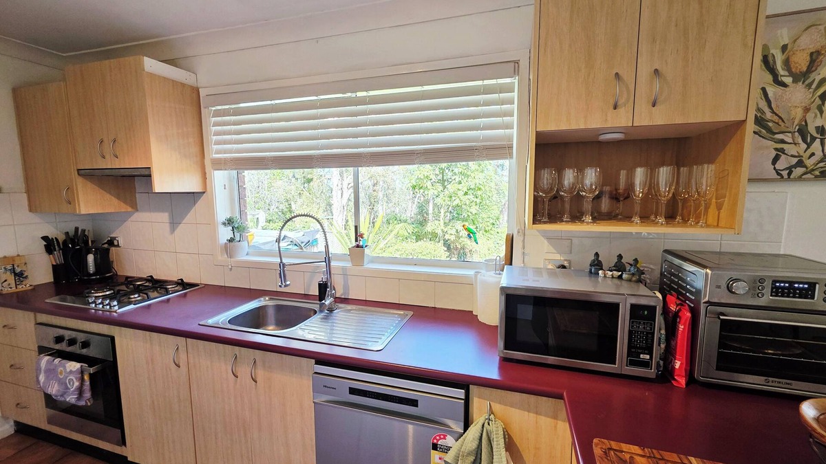 Woodford House | Spacious 3-Bedroom Bushland Mountains Retreat Close to Famous Waterfalls
