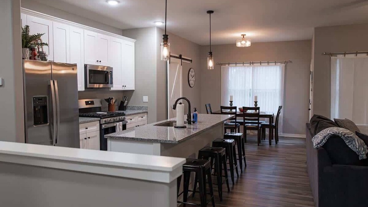 Sycamore Condo | Spacious 3 bedroom condo with King Master Suite in Sycamore