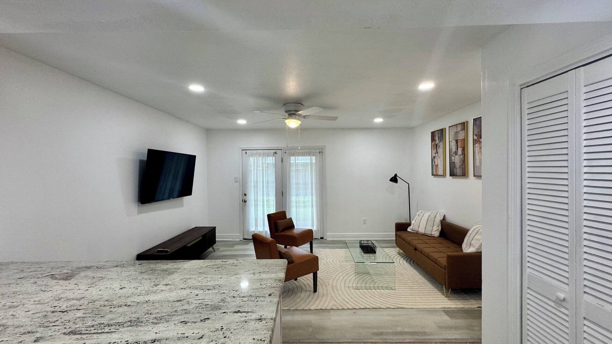 Bonnabel Place Apartment | Spacious 3-bedroom corporate apartment in welcoming Metairie with AC, WiFi