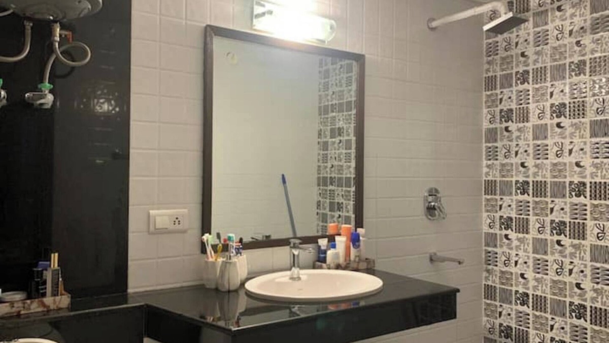 Mohal Apartment | Spacious 3-bedroom corporate apartment in pleasant Kais with WiFi